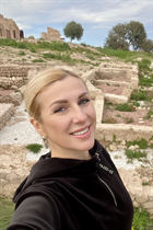 Girl from barcelona olena with Blonde hair age 42 photo-3