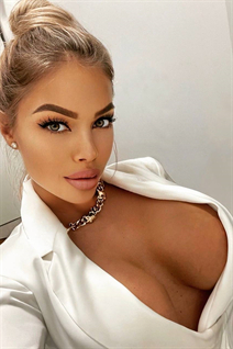 budapesht bride silvia with Blonde hair age 39