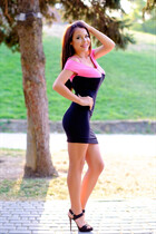 Romance tours to ukraine with alena from odessa with Black hair age 35