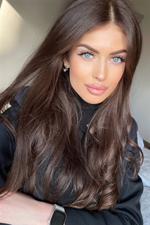 Belle femme ukrainienne victoria de khmelnitsky avec Brunette cheveux, âge 23