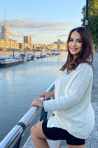 Perfect woman camilia from paris with Light Brown hair age 30 photo-1