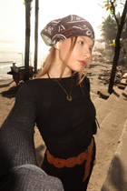 Fille de bali diana aux cheveux Blond, age 26