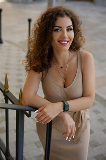 Ukrainian lady julia from odessa with Light Brown hair age 33
