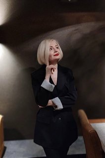 Ukrainian jolie fille yana de kyiv avec Blond cheveux, âge 43