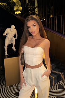 Chica ucraniana soltera anna de kyiv con pelo Marrón oscuro y edad 28