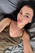Belle femme allemande alina de passau avec Noirs cheveux 22 ans photo-1