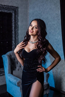 Belles femmes ukrainiennes yana de kiev aux cheveux Brunette, age 34