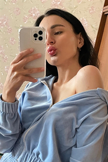 Date ukrainienne valentina de lviv avec Noirs cheveux, âge 26
