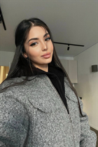 Belle femme ukrainienne célibataire lilit de kyiv avec Noirs cheveux, âge 27 photo-1