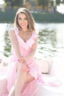 Ukraine women for dating yulia from kharkov with Light Brown hair age 37