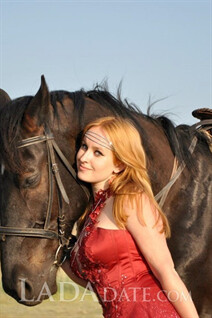 Ukraine girl online ruslana from feodosiya with Auburn hair age 29