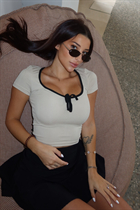 Novia de paris filoni con pelo Marrón oscuro y edad 27 photo-12