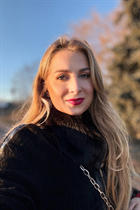 Mariée de amsterdam yuliia avec Chatain clairs cheveux, âge 37 photo-8