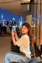 Girl from shenzhen yan with Black hair age 37
