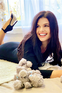 Beautiful in ukrainian lubov from mykolayv with Dark Brown hair age 38