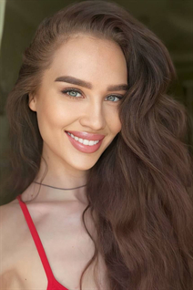 Chica ucraniana soltera vladlena de zaporozhye con pelo Marrón oscuro y edad 23