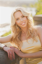 ottawa bride kateryna with Blonde hair age 31