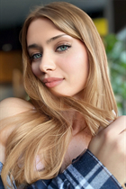 Bride from wrocław veronika with Blonde hair age 24 photo-1