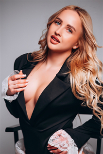 Beautiful Ukrainian woman anna from khmelnitsky with Blonde hair age 35