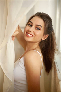 Dating a ukrainian girl natali from kiev with Dark Brown hair age 28