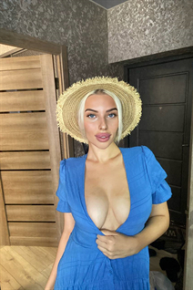 Rencontre fille ukrainienne yuliya de kharkov avec Blond cheveux, age 20