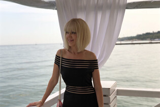 Modelo ucraniana olga de odessa con pelo Marrón oscuro y edad 55 photo-7