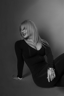 Impresionante chica ucraniana irina de nikopol con pelo Rubio y edad 43