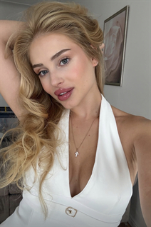 Dating a german woman anna from berlin with Blonde hair 22 years old
