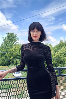 Belle mariée ukrainienne alina de khmelnitsky avec Noirs cheveux, âge 35