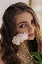 Belle femme tchèque yana de sokolov avec Chatain clairs cheveux 27 ans photo-1