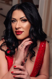 Esposa ucraniana victoria de kharkiv con pelo Negro y edad 58