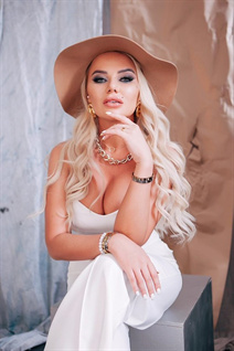 Russian hot lady veronika from saint-petersburg with Blonde hair age 30