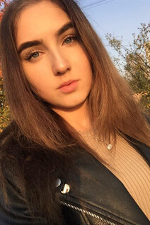Pretty ukrainian lady vita from vinnitsa with Black hair age 19