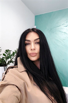 Modèle fille ukrainienne inna de kiev avec Noirs cheveux, âge 53