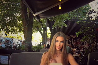 Beautiful ukrainian woman olexandra from odesa with Dark Brown hair age 20 photo-24
