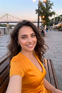 Belles femme ukrainienne alina de kyiv aux cheveux Brunette, age 32