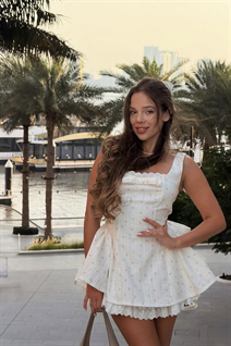 Modèle fille ukrainienne liza de paris avec Brunette cheveux, âge 24