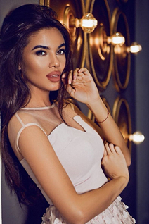 Superbe mariée ukrainienne stella de odessa avec Chatain clairs cheveux, âge 37