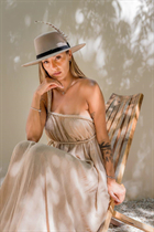 Argentinian woman mayra from buenos aires with Light Brown hair 35 years old photo-2