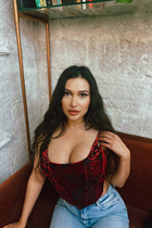 Deslumbrante novia ucraniana marina de khmelnitsky con pelo Negro y edad 32 photo-1