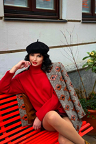 Dating a german girl elena from munich with Black hair 37 years old photo-6