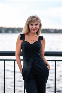 Single ukraine elena from nikolaev with Blonde hair age 37