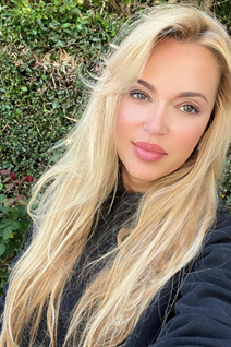 Jolie fille ukrainienne irina de chernigov avec Blond cheveux, âge 49