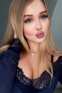 Dating ukrainian woman polina from kyiv with Blonde hair age 19