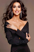 Dating a ukrainian woman olena from kiev with Dark Brown hair age 33 photo-1