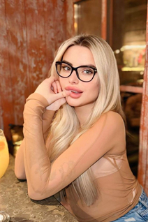 Date ukrainian diana from krivoy rog with Light Brown hair age 25