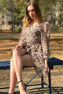 Marrying a moldovan woman vladislava from tiraspol with Light Brown hair age 29
