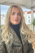 Mariée de le cannet victoria avec Blond cheveux, âge 33 photo-3