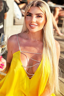Femme ukrainienne pour sortir avec viktoriia de kyiv avec Blond cheveux, âge 51