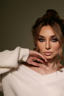 Femme ukrainienne de kharkov anastasia avec Chatain clairs cheveux, âge 32